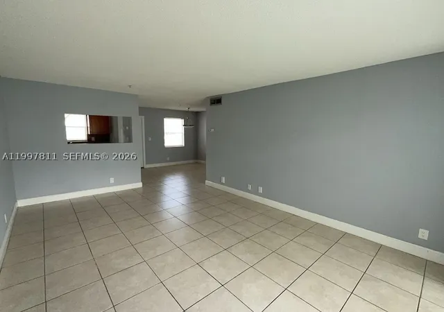 Listing Photo 3 - Condo for sale in building located at 4251 Nw 5Th St, Plantation, FL 33317 - Unit #108