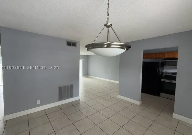 Listing Photo 4 - Condo for sale in building located at 4251 Nw 5Th St, Plantation, FL 33317 - Unit #108