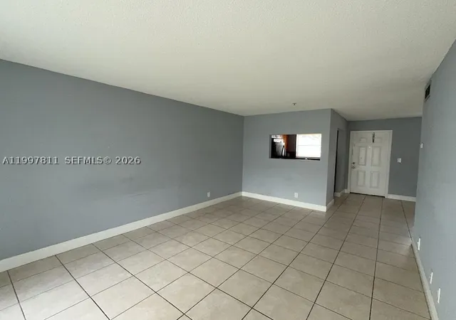 Listing Photo 5 - Condo for sale in building located at 4251 Nw 5Th St, Plantation, FL 33317 - Unit #108