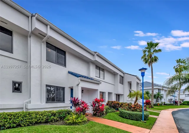 Photo 2 of Townhouse for sale at 21300 San Simeon Way #K2, Miami, FL 33179 | MLS# A11997257 | Listing updated on 2026-09-14