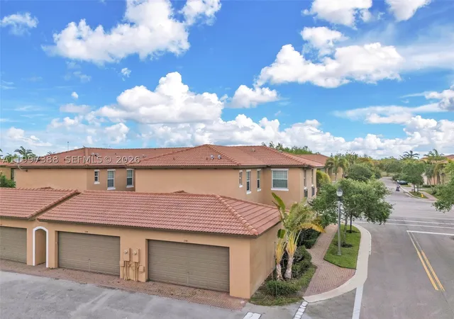 Photo 2 of Townhouse for sale at 1148 Sw 147th Ave, Pembroke Pines, FL 33027 | MLS# A11997388 | Listing updated on 2026-10-07