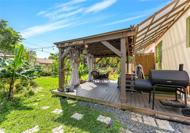 Photo 3 of Single family home for sale at 1601 N 16th Ct, Hollywood, FL 33020 | MLS# A11997390 | Listing updated on 2026-09-23
