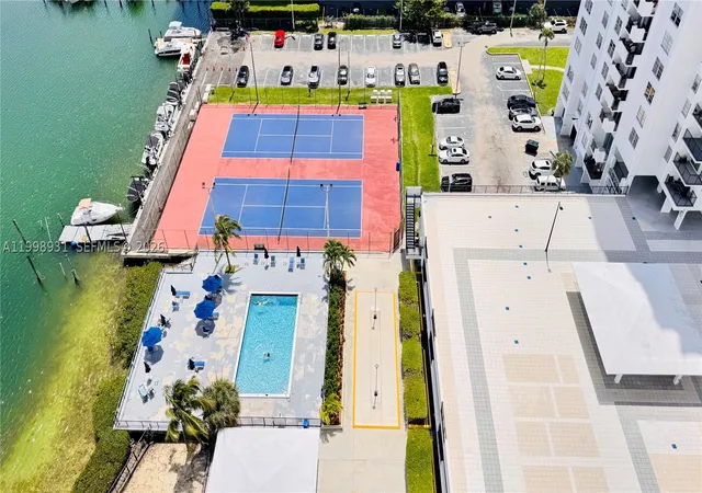 Listing Photo 5 - Condo for sale in building located at 2780 Ne 183Rd St, Miami, FL 33160 - Unit #2012