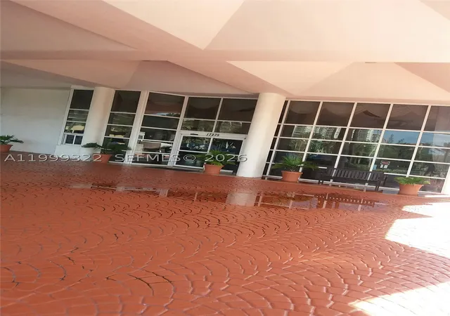 Listing Photo 3 - Condo for sale in building located at 17275 Collins Ave, Miami, FL 33160 - Unit #801