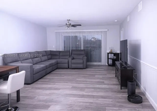 Listing Photo 4 - Condo for sale in building located at 2420 Sw 81St Ave, Davie, FL 33324 - Unit #403