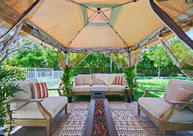 Photo 2 of Townhouse for sale at 1628 Myrtle Oak Ter, Hollywood, FL 33021 | MLS# A11984883 | Listing updated on 2026-08-29