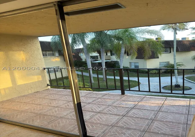 Listing Photo 4 - Condo for sale at Heather Walk Condo, Unit 16-3 9108 Sw 137Th Ter, Heather Walk Condo, Miami, FL 33176 | Built Year: 1973-1973