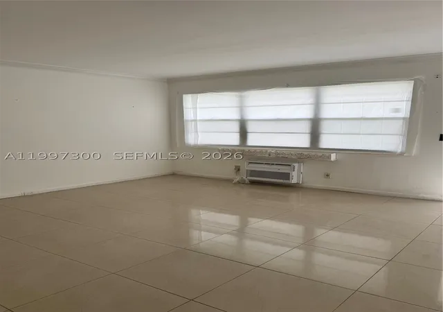 Listing Photo 4 - Condo for sale in building located at 162 Westbury J, Deerfield Beach, FL 33442 - Unit #162