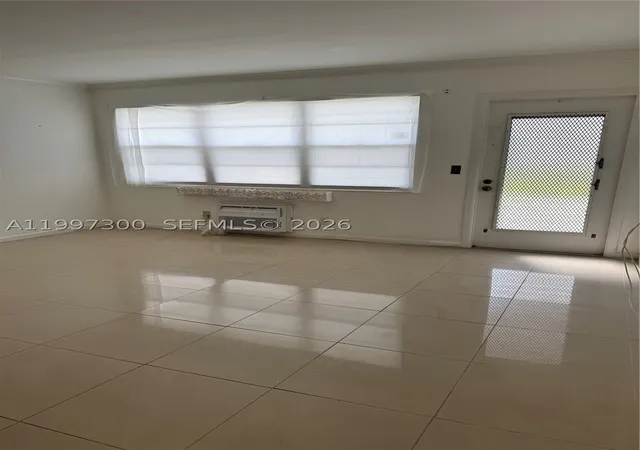 Listing Photo 5 - Condo for sale in building located at 162 Westbury J, Deerfield Beach, FL 33442 - Unit #162