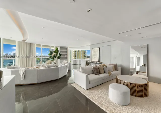 Listing Photo 4 - Condo for sale in building located at 1000 S Pointe Dr, Miami, FL 33139 - Unit #901