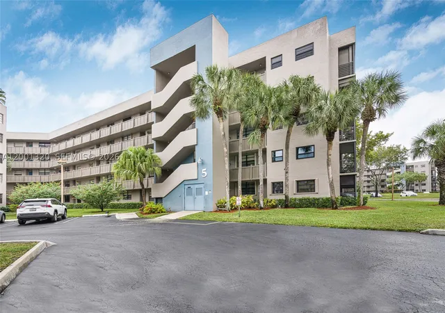 Photo 1 of Condo for sale at 1001 Colony Point Cir #503, Pembroke Pines, FL 33026 | MLS# A12001320 | Listing updated on 2026-08-27