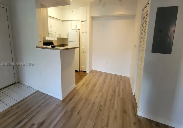 Listing Photo 4 - Condo for sale in building located at 160 Sw 117Th Ter, Pembroke Pines, FL 33025 - Unit #6103