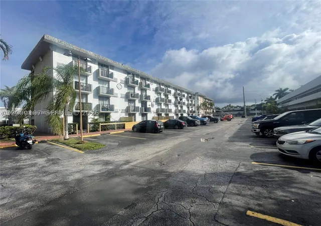 Condo for sale at 16450 Nw 2Nd Ave #109, Miami, FL 33169 | MLS# A12000107