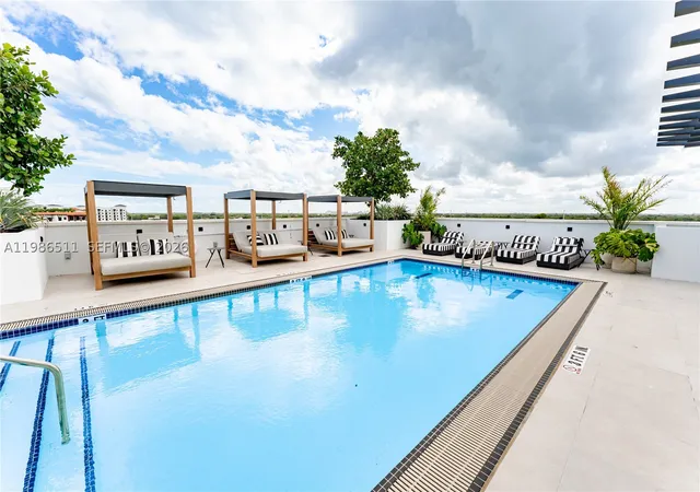 Listing Photo 5 - Condo for sale in building located at 4220 Laguna St #703, Coral Gables, FL 33146 - Unit #703