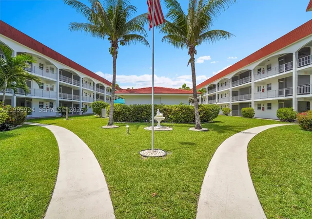 Photo 1 of House for sale at 580 Egret Dr #303, Hallandale Beach, FL 33009 | MLS# A11999924 | Listing updated on 2026-08-29