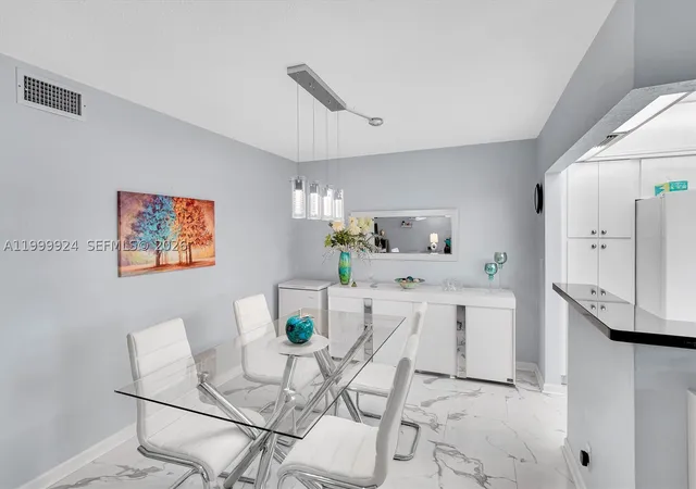 Photo 4 of House for sale at 580 Egret Dr #303, Hallandale Beach, FL 33009 | MLS# A11999924 | Listing updated on 2026-08-29