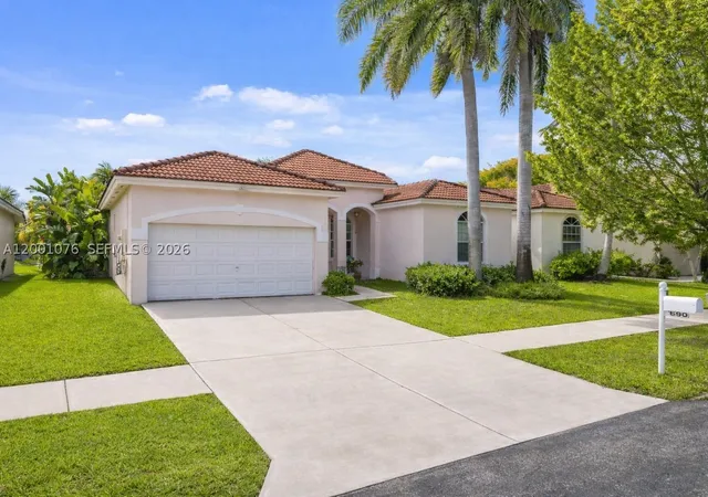 Photo 2 of Single family home for sale at 690 Se 30th Dr, Homestead, FL 33033 | MLS# A12001076 | Listing updated on 2026-09-04