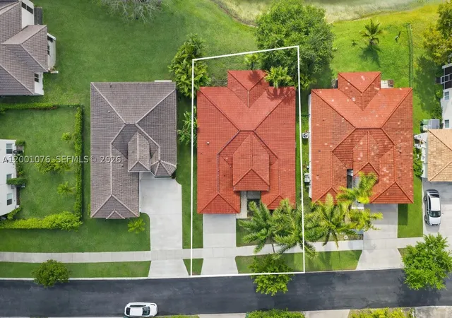 Photo 3 of Single family home for sale at 690 Se 30th Dr, Homestead, FL 33033 | MLS# A12001076 | Listing updated on 2026-09-04