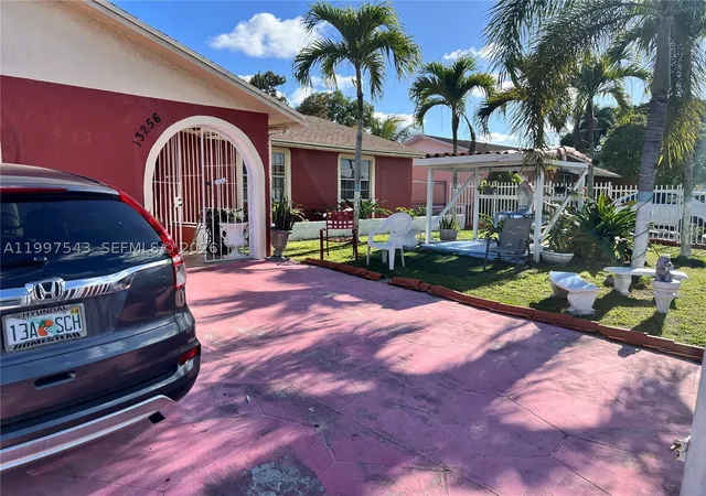 Photo 3 of Sale Pending at 265 Ter Sw 265 Ter, Homestead, FL 33032 | MLS# A11997543 | Listing updated on 2026-09-16
