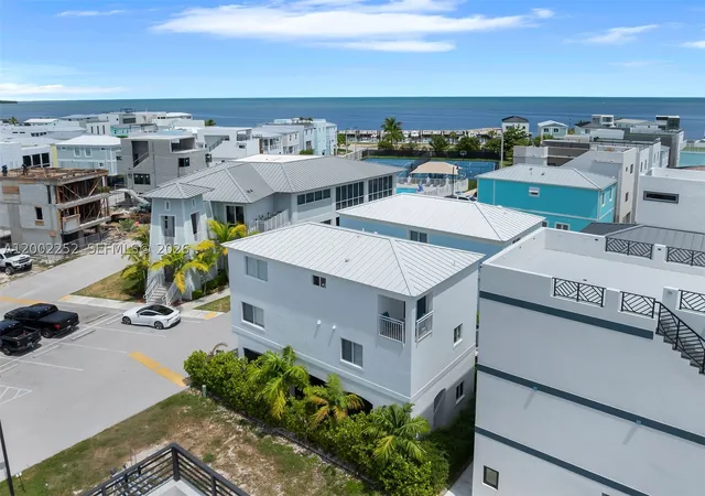 Photo 4 of Single family home for sale at 94825 Overseas Hwy 100, Key Largo, FL 33037 | MLS# A12002252 | Listing updated on 2026-09-14