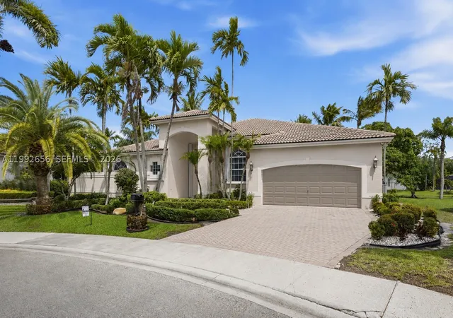 Photo 2 of Single family home for sale at 3038 Lakewood Dr, Weston, FL 33332 | MLS# A11992656 | Listing updated on 2026-09-14