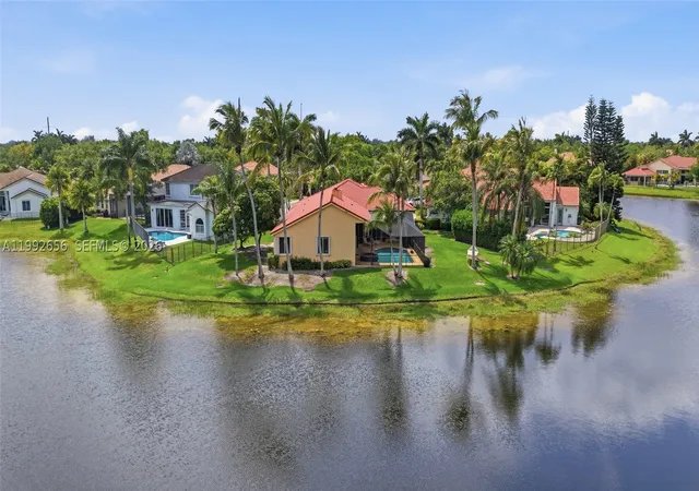 Photo 3 of Single family home for sale at 3038 Lakewood Dr, Weston, FL 33332 | MLS# A11992656 | Listing updated on 2026-09-14