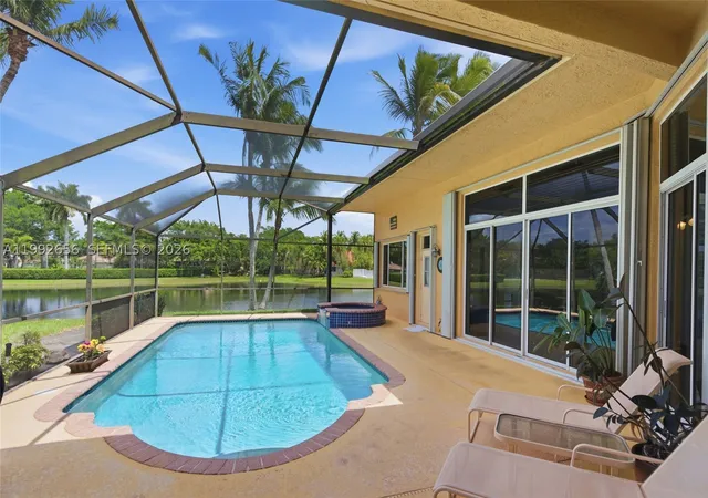 Photo 4 of Single family home for sale at 3038 Lakewood Dr, Weston, FL 33332 | MLS# A11992656 | Listing updated on 2026-09-14