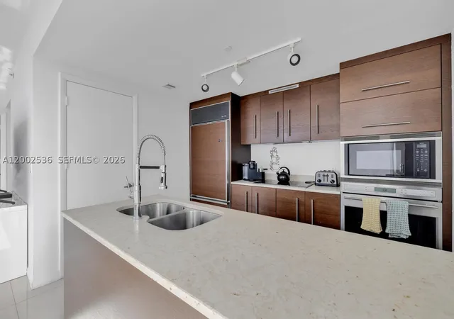 Photo 3 of Condo for sale at 485 Brickell Ave #4104, Miami, FL 33131 | MLS# A12002536 | Listing updated on 2026-09-10