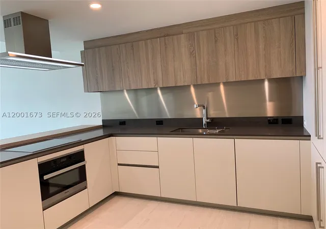 Photo 3 of Sale Pending at 1000 Brickell Plz #3904, Miami, FL 33131 | MLS# A12001673 | Listing updated on 2026-09-11