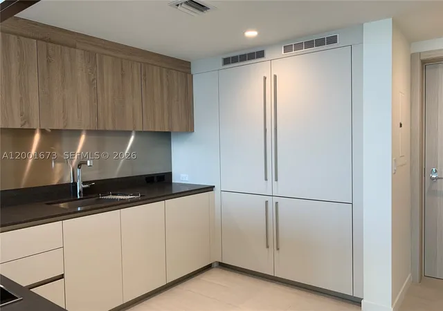 Photo 4 of Sale Pending at 1000 Brickell Plz #3904, Miami, FL 33131 | MLS# A12001673 | Listing updated on 2026-09-11