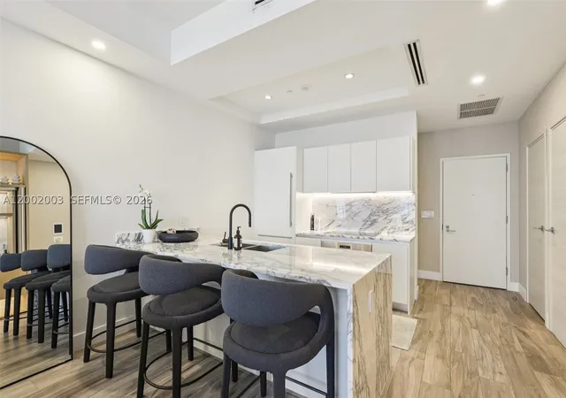 Photo 4 of Condo for sale at 801 S Miami Ave #4902, Miami, FL 33130 | MLS# A12002003 | Listing updated on 2026-10-06