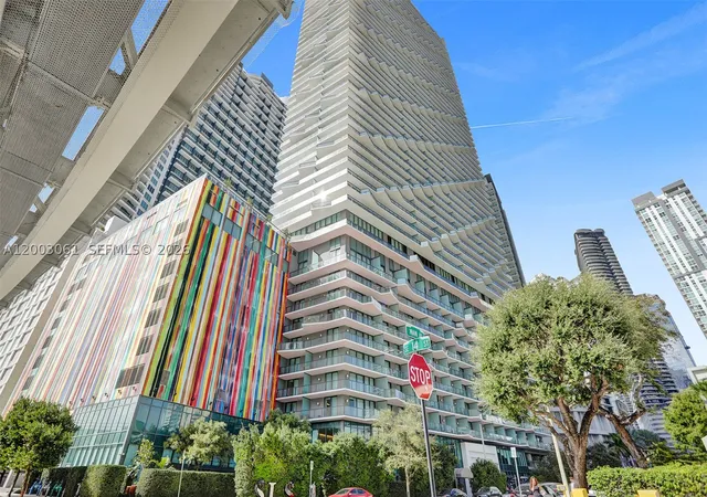 Photo 3 of Sale Pending at 1300 S Miami Ave #3111, Miami, FL 33130 | MLS# A12003061 | Listing updated on 2026-09-10