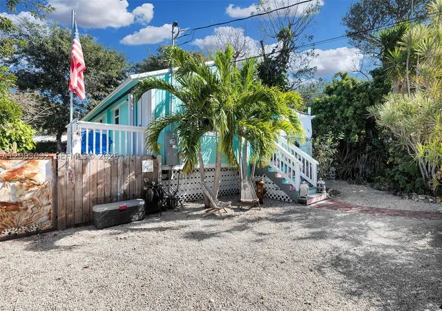 Photo 2 of Single family home for sale at 14 Bonita Ave, Key Largo, FL 33037 | MLS# A12003092 | Listing updated on 2026-09-06