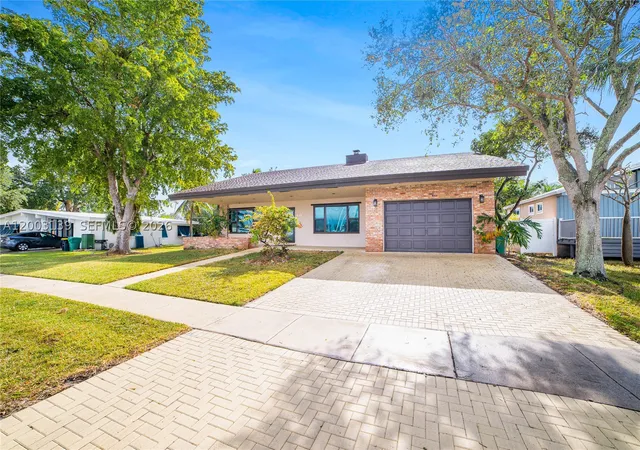 Photo 2 of Sale Pending at 614 Ne 3rd St, Dania Beach, FL 33004 | MLS# A12003139 | Listing updated on 2026-09-11