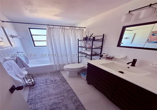 Listing Photo 5 - Condo for sale in building located at 115 S C St, Lake Worth Beach, FL 33460 - Unit #101