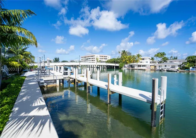 Photo 4 of House for sale at 8425 Crespi Blvd, Miami Beach, FL 33141 | MLS# A12003117 | Listing updated on 2026-09-30