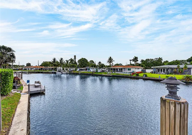 Photo 3 of Single family home for sale at 2832 Nw 10th Ave, Wilton Manors, FL 33311 | MLS# A12003284 | Listing updated on 2026-09-14
