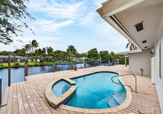 Photo 4 of Single family home for sale at 2832 Nw 10Th Ave, Wilton Manors, FL 33311 | MLS# A12003284 | Listing updated on 2026-09-14