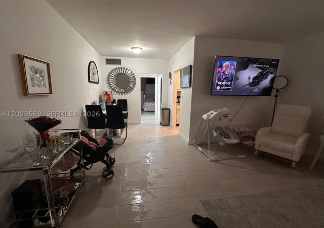 Listing Photo 4 - Condo for sale in building located at 230 Sw 11Th Ave, Hallandale Beach, FL 33009 - Unit #14