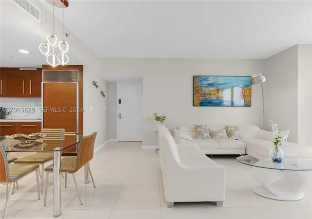 Listing Photo 5 - Condo for sale in building located at 485 Brickell Ave, Miami, FL 33131 - Unit #4501