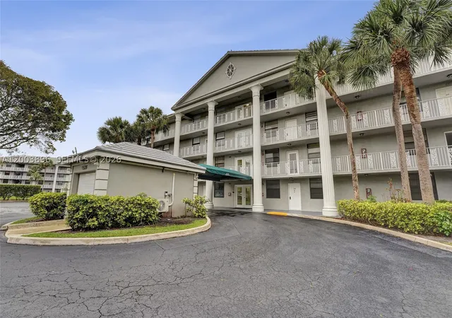 Listing Photo 5 - Condo for sale in building located at 1530 Whitehall Dr, Davie, FL 33324 - Unit #302