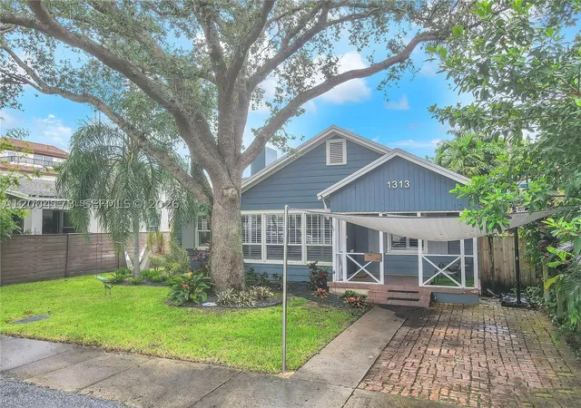Photo 3 of Single family home for sale at 1313 Ne 3rd St, Fort Lauderdale, FL 33301 | MLS# A12004173 | Listing updated on 2026-09-08