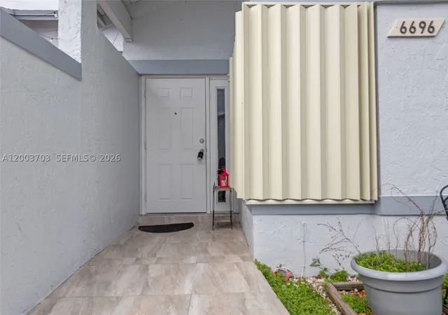 Listing Photo 5 - Condo for sale in building located at 6696 Sw 152Nd Pl, Miami, FL 33193 - Unit #27-96