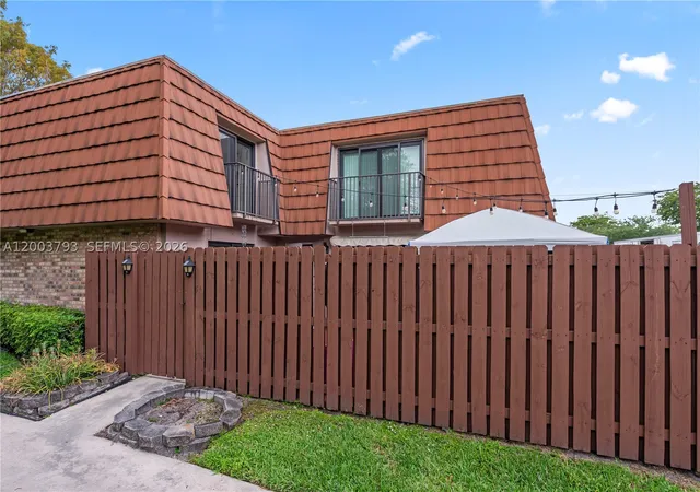 Photo 3 of Townhouse for sale at 4089 Forest Hill Dr, Cooper City, FL 33026 | MLS# A12003793 | Listing updated on 2026-09-10