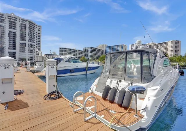 Photo 4 of Sale Pending at 2667 S Parkview Dr, Hallandale Beach, FL 33009 | MLS# A12004477 | Listing updated on 2026-10-06