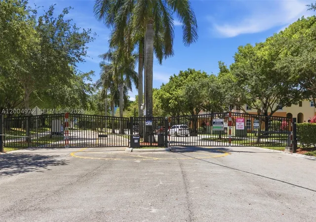Listing Photo 4 - Condo for sale in Las Sevillas at Fontainebleau located at 10012 Nw 7Th St, Miami, FL 33172 - Unit #209