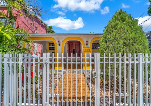 Photo 2 of Single family home for sale at 219 Sw 6th Ave, Miami, FL 33130 | MLS# A12004110 | Listing updated on 2026-09-10