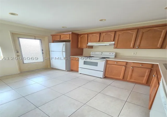 Photo 2 of Condo for sale at 1000 Ne 14th Ave #210, Hallandale Beach, FL 33009 | MLS# A12006069 | Listing updated on 2026-09-18