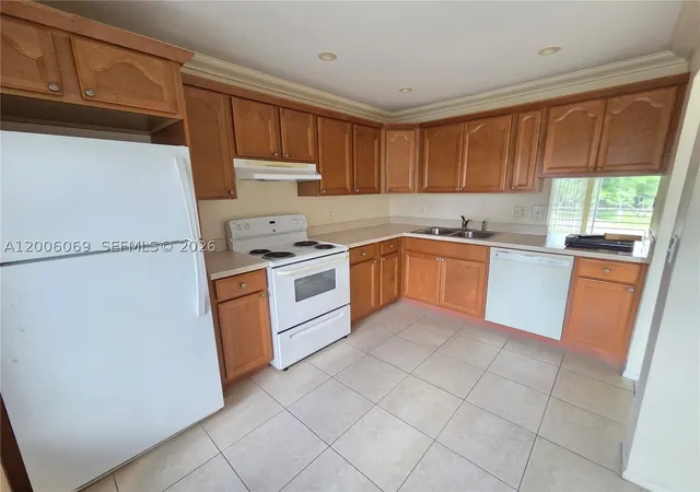 Photo 3 of Condo for sale at 1000 Ne 14th Ave #210, Hallandale Beach, FL 33009 | MLS# A12006069 | Listing updated on 2026-09-18