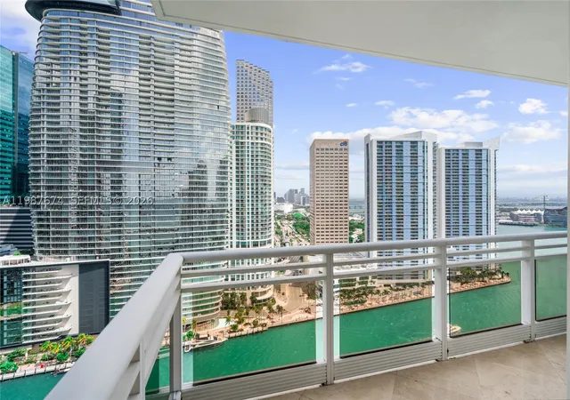 Listing Photo 5 - Condo for sale in Carbonell Condos located at 901 Brickell Key Blvd, Miami, FL 33131 - Unit #2804